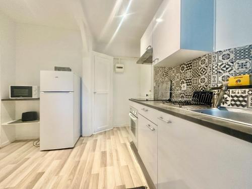 Kuchyň nebo kuchyňský kout v ubytování L'Oasis, lumineux et zen