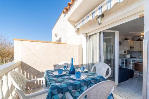 En balkon eller terrasse på HOUSE DUPLEX in the beach with BARBAQUE & two TERRACES one with VIEWS