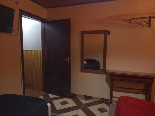 Μια τηλεόραση ή/και κέντρο ψυχαγωγίας στο Pousada Campos do Jordão-Casa da Dine-familiar