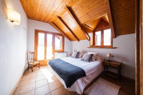 Postel nebo postele na pokoji v ubytování Apartaments Ca de Badia