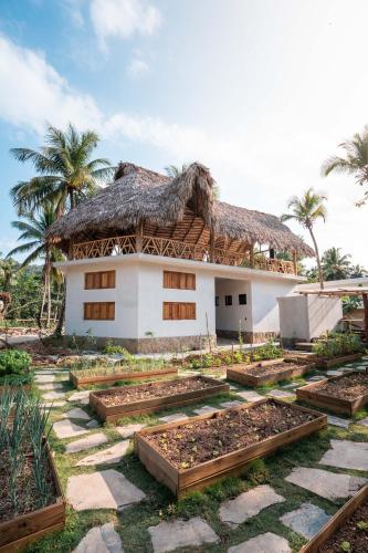 Leisy's Garden Cabins & Dorm