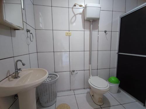 Ένα μπάνιο στο Casa Conceito de Hospedar