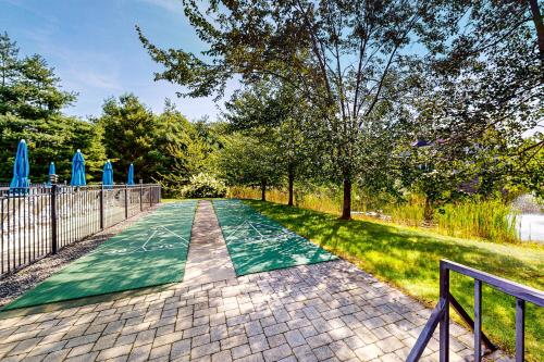 Zahrada ubytování Cottages at Summer Village Beach Get-A-Way