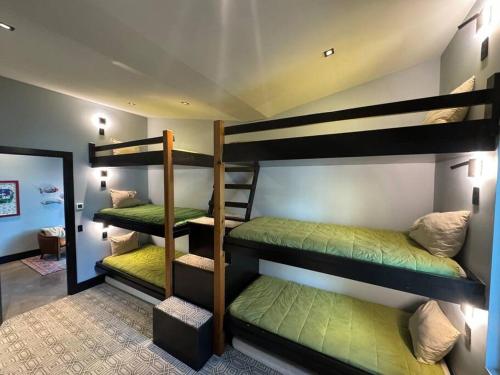 Ein Bett oder Betten in einem Zimmer der Unterkunft Cloudwalker on Keowee