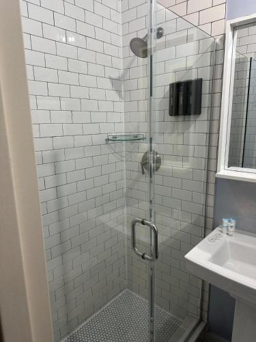 Koupelna v ubytování Essence hotel