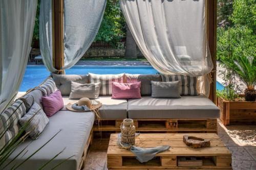Posezení v ubytování Eleonas Private pool villa