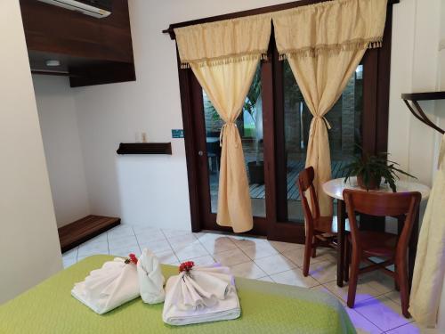 a room with a table with towels on it at Hotel StarFish in Puerto Villamil