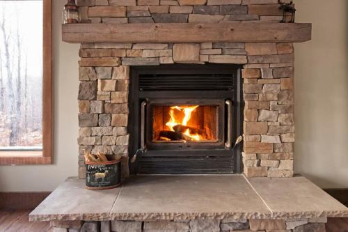 Fotografie z fotogalerie ubytování Blue Hill Pool spa game room mountain view v destinaci Morin Heights