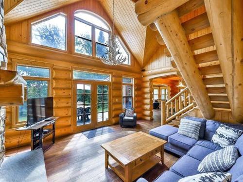 Χώρος καθιστικού στο Blue Bear Spa sauna private pool lake access