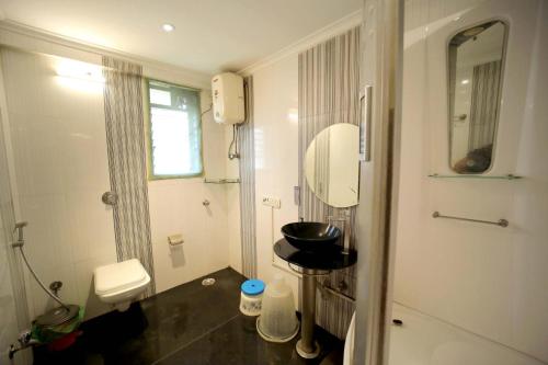 Koupelna v ubytování PANCHVATI RESIDENCY ANDHERI WEST