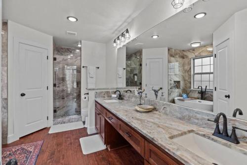 Η κουζίνα ή μικρή κουζίνα στο DFW 4 Bedroom Home , New Construction