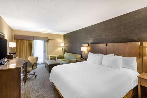 Katil atau katil-katil dalam bilik di Best Western Plus Cotton Tree Inn
