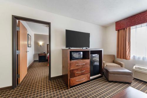 a hotel room with a flat screen tv on a dresser at Best Western Plus Eagleridge Inn & Suites in Pueblo