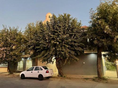 Gambar di galeri bagi Casa con 4 Recamaras para 8 Personas con Terraza di Uruapan del Progreso