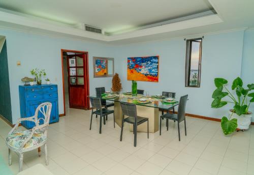 Χώρος καθιστικού στο Habitación para 3 a una cuadra de la playa y bahía