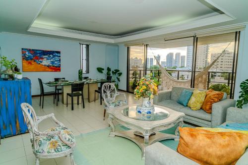 Χώρος καθιστικού στο Habitación para 3 a una cuadra de la playa y bahía