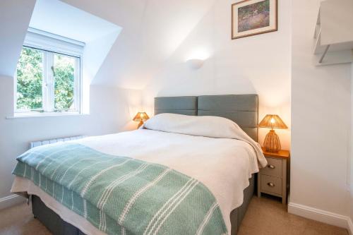 Voodi või voodid majutusasutuse Coot Cottage - holiday house with fantastic lake views toas