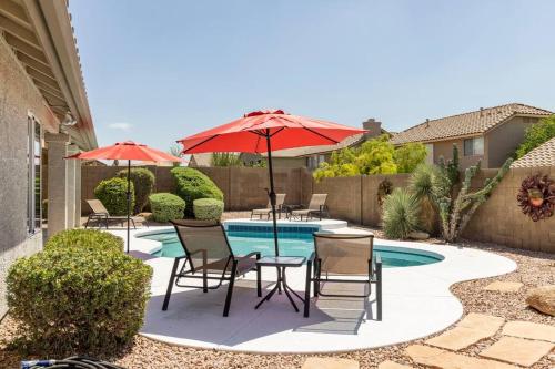 Πισίνα στο ή κοντά στο Cave Creek Classy 4 bedrooms, Heated pool, pool table