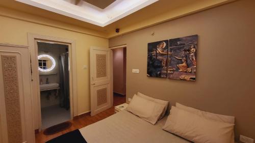 Giường trong phòng chung tại 1BHK POOL VIEW APARTMENT - Candolim Resort