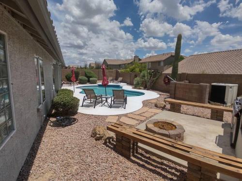 Πισίνα στο ή κοντά στο Cave Creek Classy 4 bedrooms, Heated pool, pool table