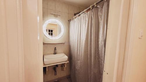 Phòng tắm tại 1BHK POOL VIEW APARTMENT - Candolim Resort