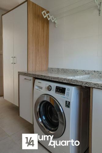 a kitchen with a washing machine under a counter at Ponta de Inhambupe Residences in Baixio