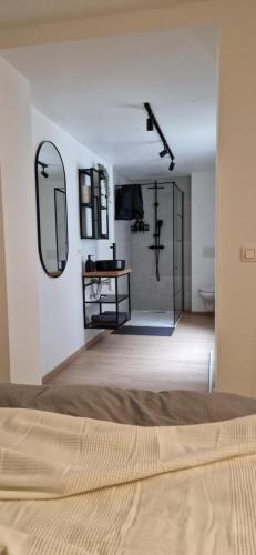 Charleroi Cozy Homeにあるベッド