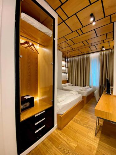 Crown Boutique Hotel