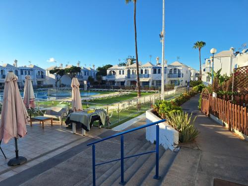 POOLFRONT Bungalow