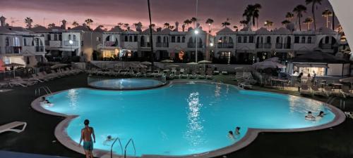 Delightful Bungalow Playmar: Comfort and Convenience in Maspalomas, Steps Away from Shopping Centers and Beaches