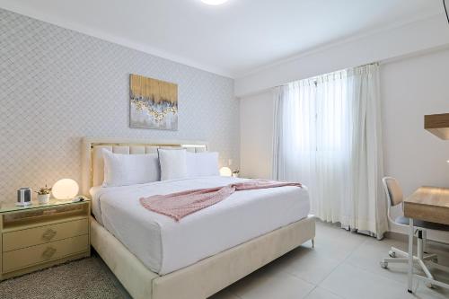 Postel nebo postele na pokoji v ubytování Cozy, Centric 1BR Condo, Pool