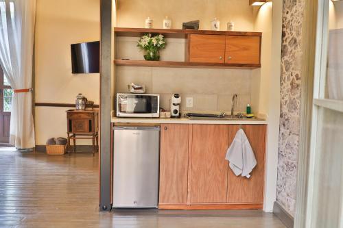 Кухня или мини-кухня в CASA SAUTO 14 Historic Suite next to Zocalo
