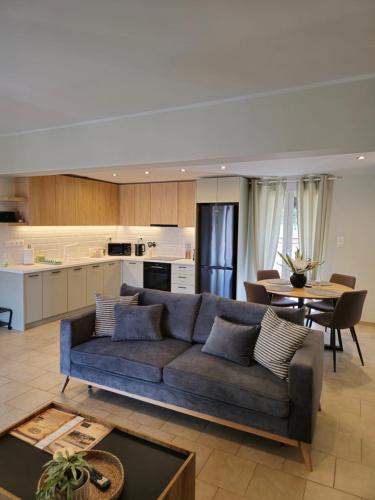 Tranquil 2BR Penthouse Petralona