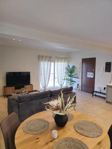 Tranquil 2BR Penthouse Petralona