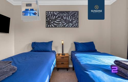 two beds sitting next to each other in a bedroom at Muirton House 2 - INVOICE and REDUCED PRICE only via SUNRISE SHORT LETS DUNDEE, SLEEPS 8 has 4 Twin Bedrooms with 4 Car Parking, 2 Baths, 5 Smart TV, Fully Equipped, Garden, Free WiFi, and ONLY 9 Mins to STANNERGATE Ports in Dundee