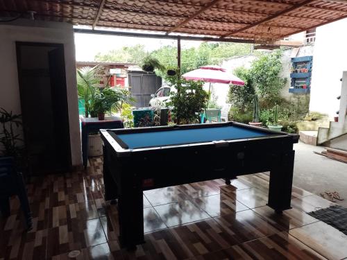 a pool table in the middle of a patio at Pousada recanto do sabiá in Mangaratiba