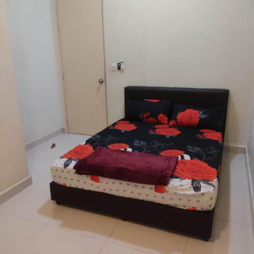 Katil atau katil-katil dalam bilik di WeJDAN TWO POINT O WHOLE HOUSE BUT BUDGET PARTIAL BOOKING 2ROOMS 2BATHROOMS AND NEVER MIX WITH OTHERS AND YOUR TEAM ONLY BALIK PULAU, PENANG ISLAND