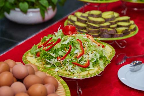 الطعام في الفندق أو بالجوار