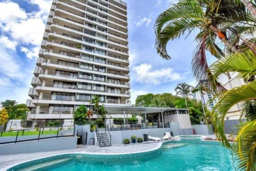 Bazén v ubytování Downtown Delight 2BR Getaway with Pool nebo v jeho okolí