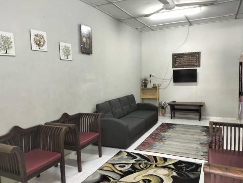 Posezení v ubytování Harraz Homestay Gebeng OnlyMuslim