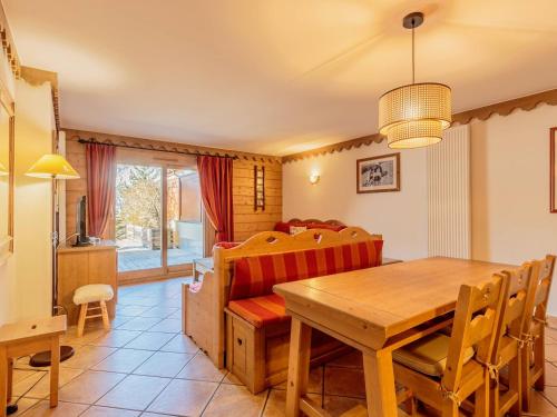 Photo de la galerie de l'établissement Luxueux Apt 8pers avec piscine & spa, pied de pistes, St Martin de Belleville - FR-1-461-13, à Saint-Martin-de-Belleville