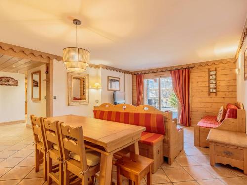 Photo de la galerie de l'établissement Luxueux Apt 8pers avec piscine & spa, pied de pistes, St Martin de Belleville - FR-1-461-13, à Saint-Martin-de-Belleville