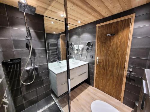 a bathroom with a shower and a sink at Résidence Cry De Lys - Appartement entièrement rénové, au pied des pistes MAE-8431 in Les Gets