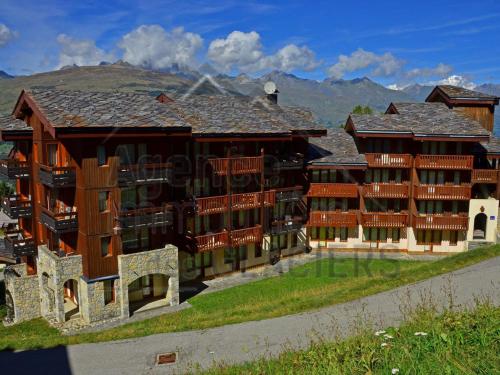 Appartement 2 pièces proche pistes et commerces, balcon, parking