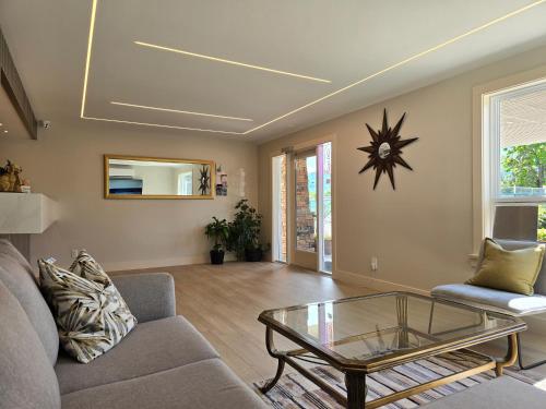 Χώρος καθιστικού στο Sahara Courtyard Inn & Suites Osoyoos