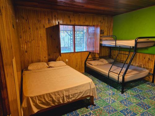 a room with two bunk beds and a window at Casa Dolce Vita in Puerto Viejo
