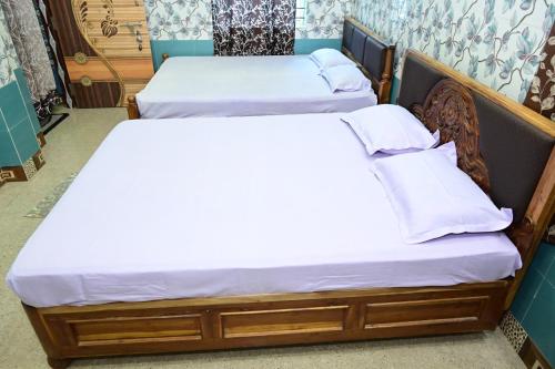 Ένα ή περισσότερα κρεβάτια σε δωμάτιο στο HOLIDAY INN