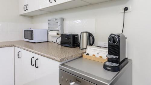 Η κουζίνα ή μικρή κουζίνα στο Bribie Beachview Apartment