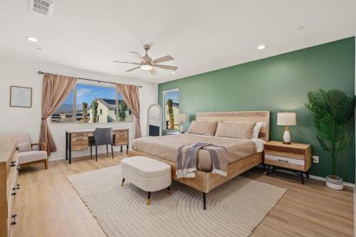 Postel nebo postele na pokoji v ubytování Coachella Luxe Oasis 6BR Resort Self Check-in