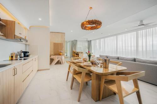 a kitchen and living room with a table and a couch at Beachfront Secret Tides Villa Mar in Bangrak Beach